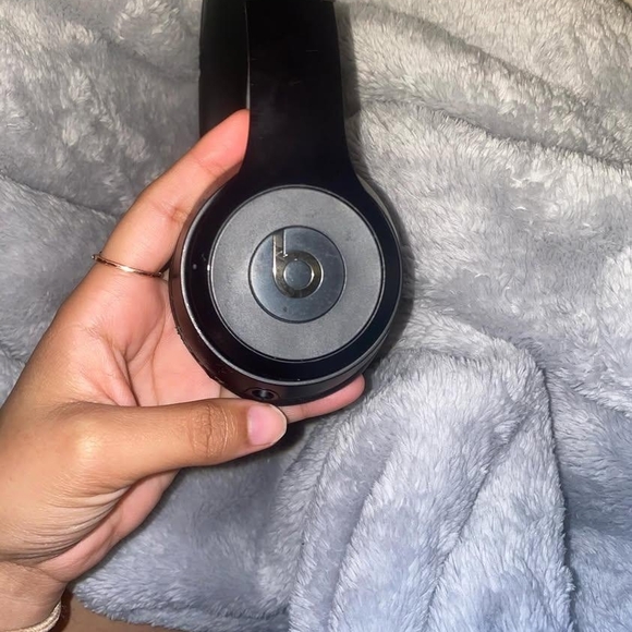 Black Wireless Headphones